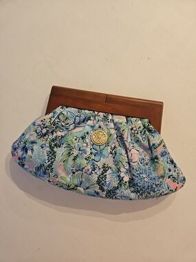 Lilly Pulitzer Bermuda Bag Clutch In Lilly's House Anniverary Print